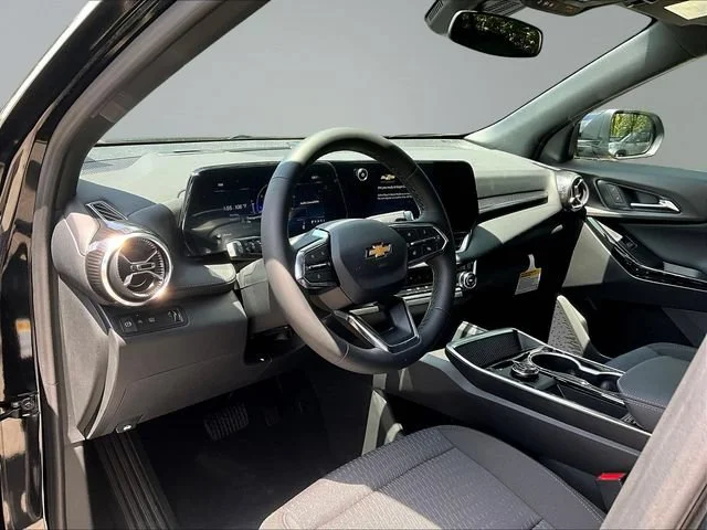 2027 Chevrolet Equinox LT - Photo 7