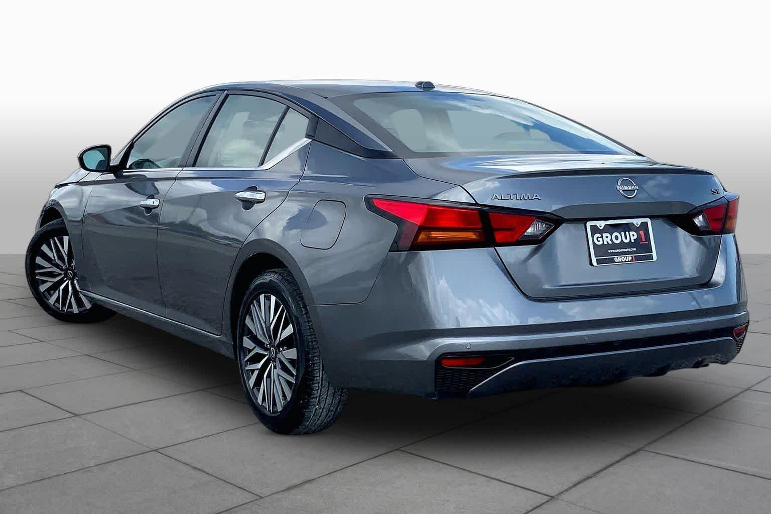 Used 2023 Gun Metallic Nissan 2.5 SV image 12
