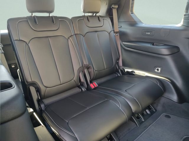 New 2025 Diamond Black Crystal Pearl-Coat Exterior Paint Jeep Limited image 31