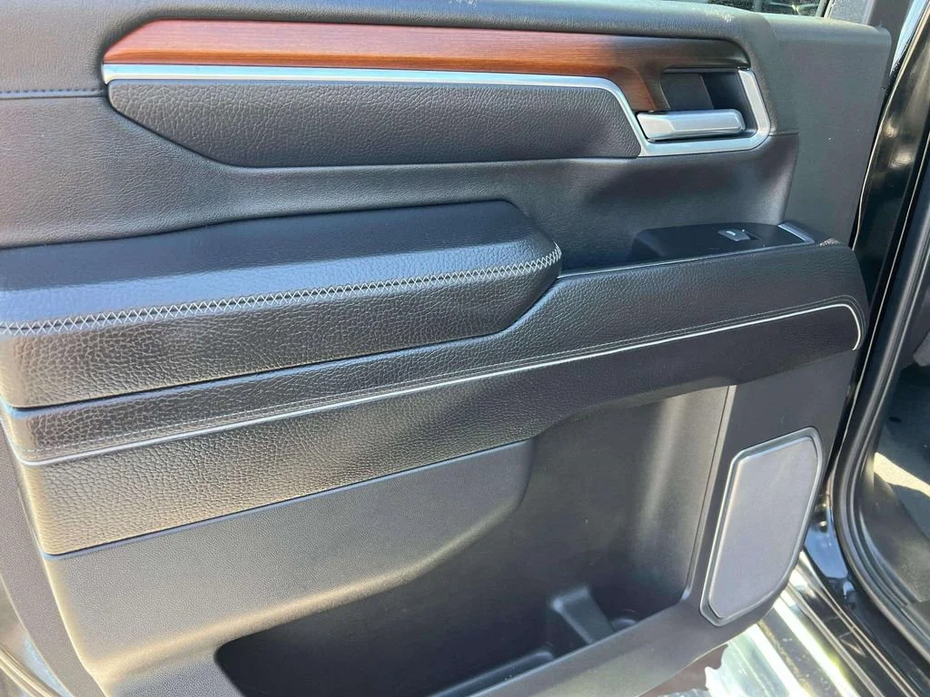 Used 2025 Onyx Black GMC Denali image 16