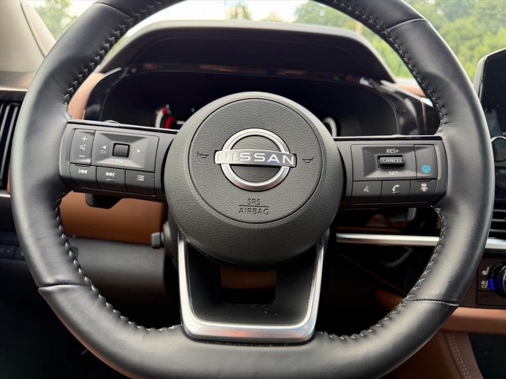 Used 2025 Everest White Pearl Tricoat Nissan Platinum image 16
