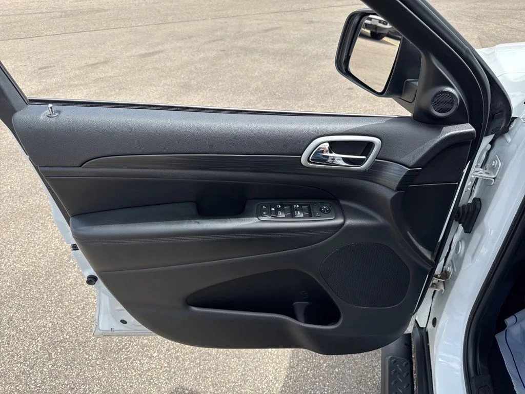 Used 2020 Bright White Clearcoat Jeep Laredo image 16