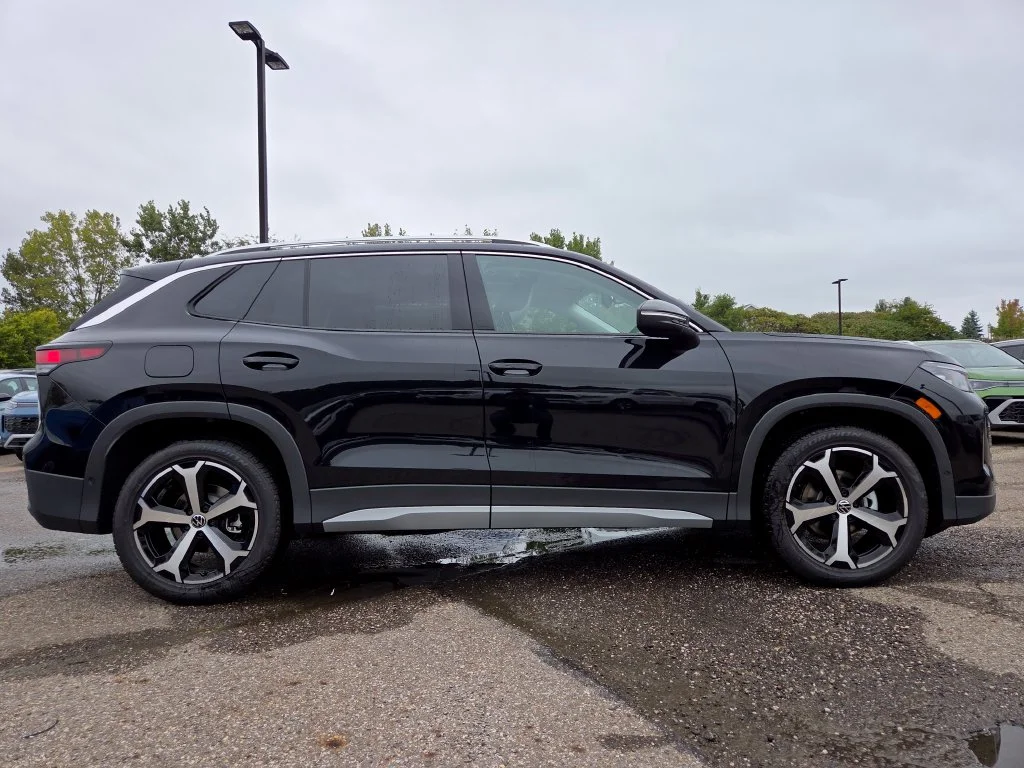 New 2026 Deep Black Pearl Volkswagen SE image 11