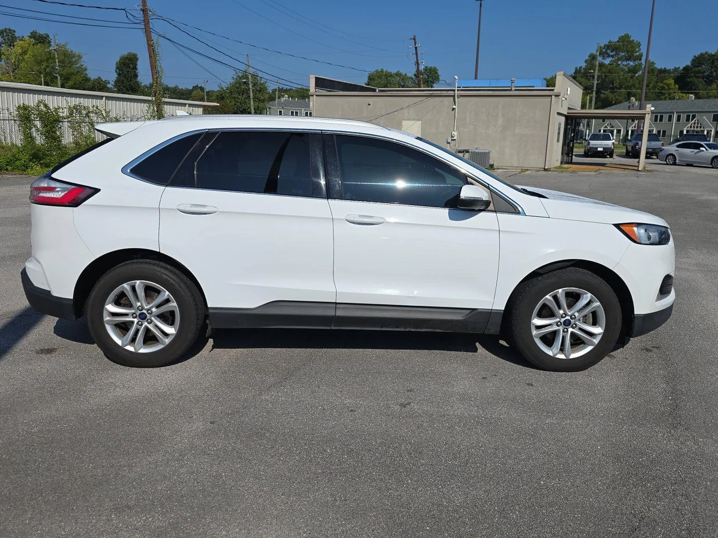 Used 2020 Oxford White Ford SEL image 2