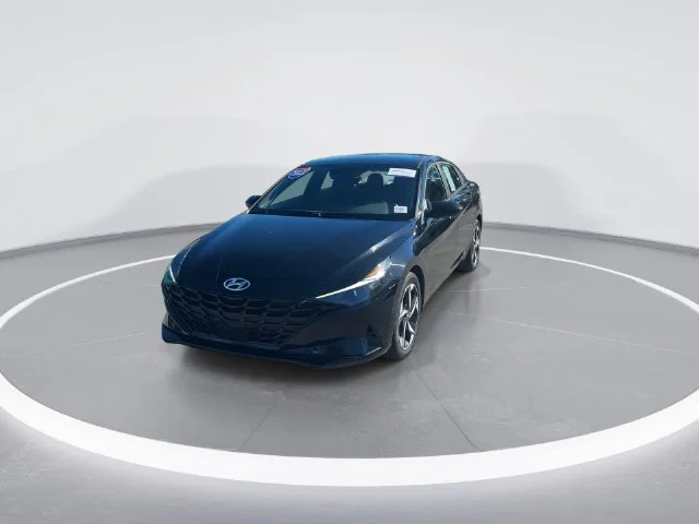 Used 2023 Black Hyundai SEL image 2