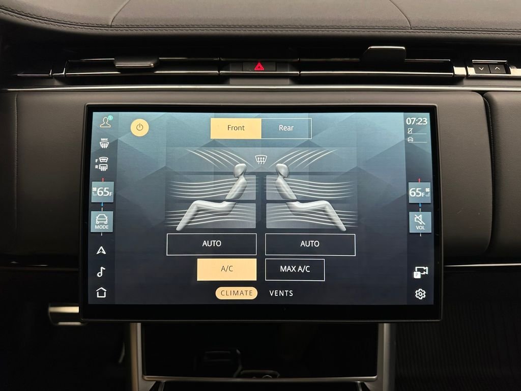 New 2026 Eiger Grey Metallic Land Rover SE image 13