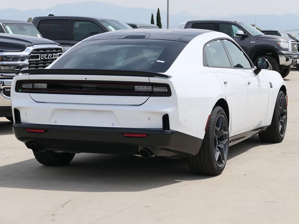New 2026 White Knuckle Clear Coat Dodge Daytona Scat Pack 4-Door AWD image 4