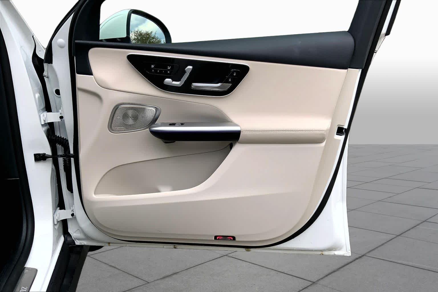 Certified Used 2025 Polar White Mercedes-Benz GLC 300 image 23