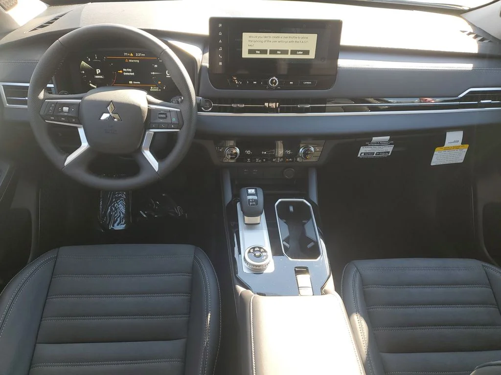 2026 Mitsubishi Outlander SE - Photo 13