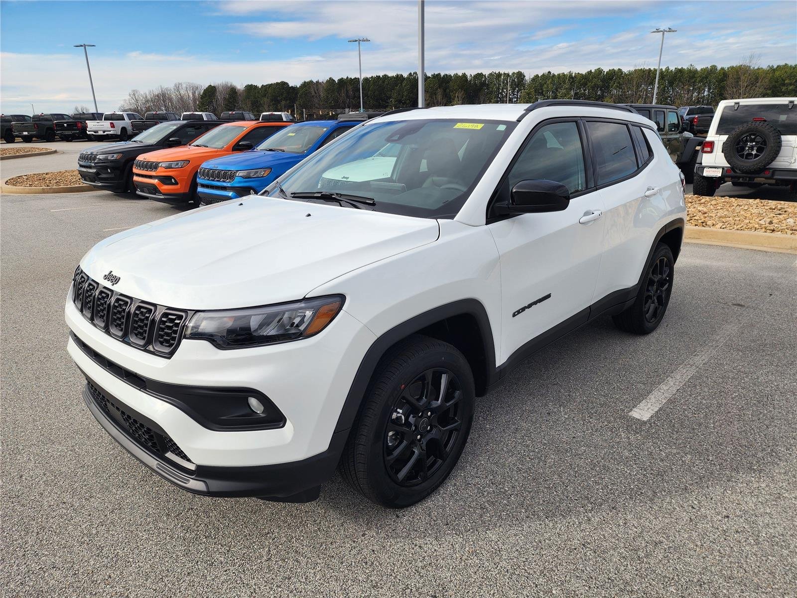 New 2026 Bright White Clearcoat Jeep Latitude Altitude image 3