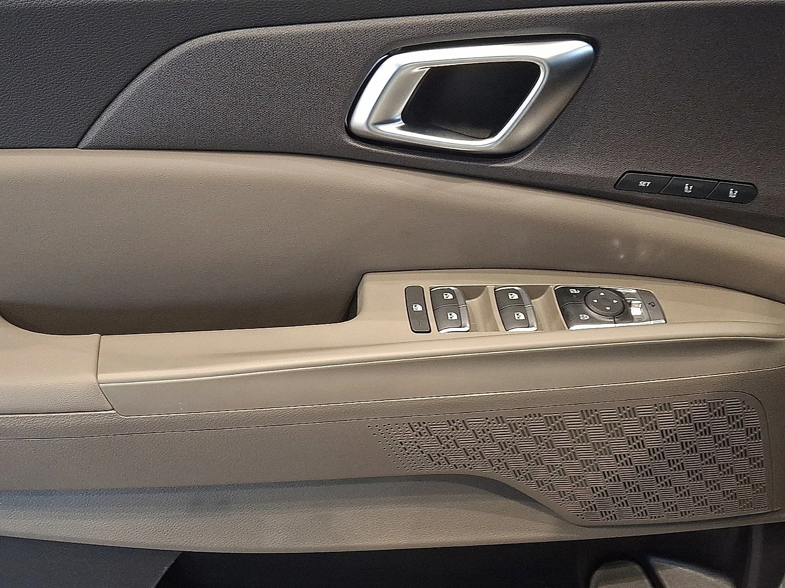 New 2026 Ceramic Silver Kia EX image 9
