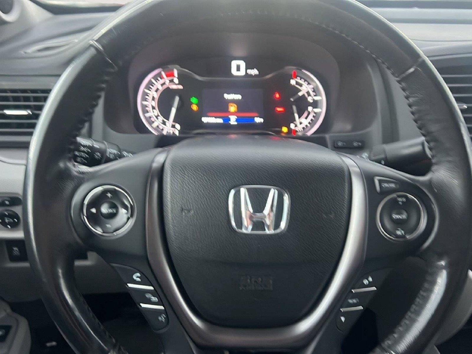 Used 2019 Forest Mist Metallic Honda RTL image 12