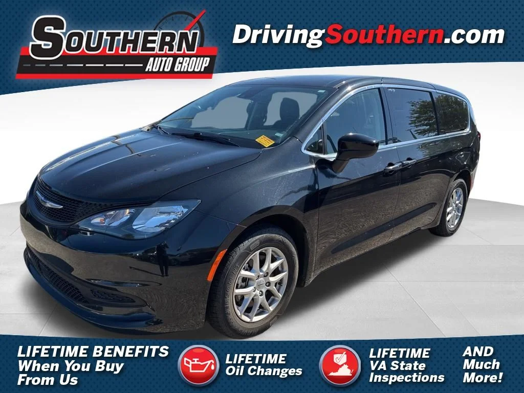 2023 Chrysler Voyager LX's photo