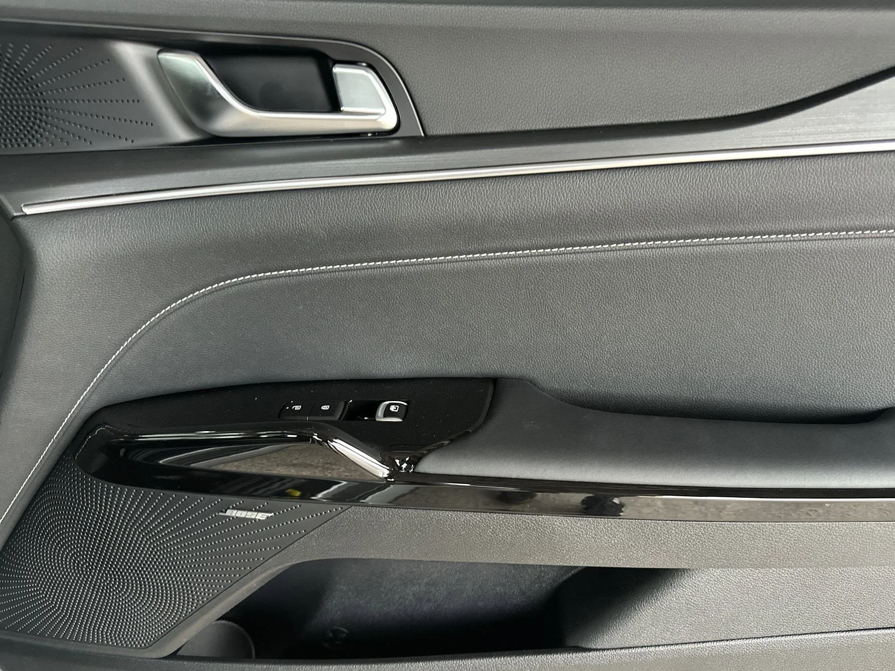 New 2026 Snow White Pearl Kia GT-Line FWD image 27
