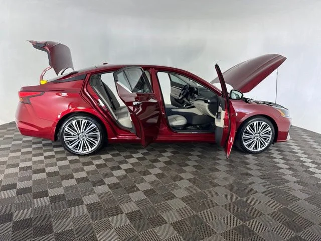 Used 2023 Red Nissan 2.5 SL image 11