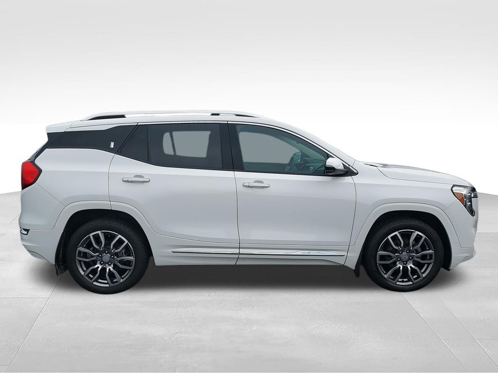 Used 2022 White GMC Denali image 9