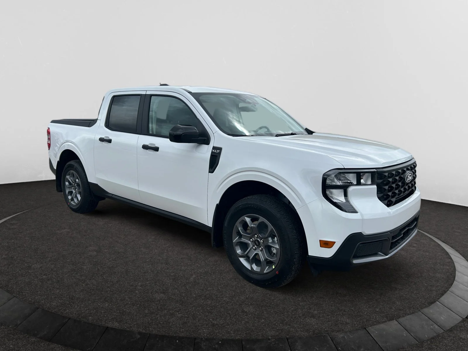 New 2026 Oxford White Ford XLT image 7