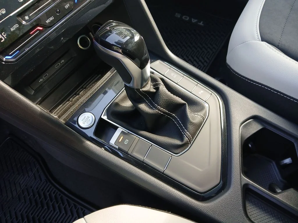 New 2026 Silver Volkswagen 1.5T SE image 23