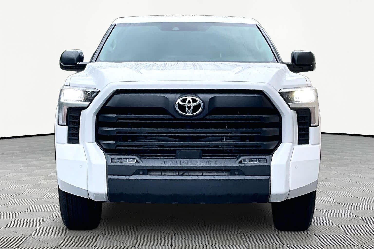 Used 2024 Ice Cap Toyota SR5 image 4
