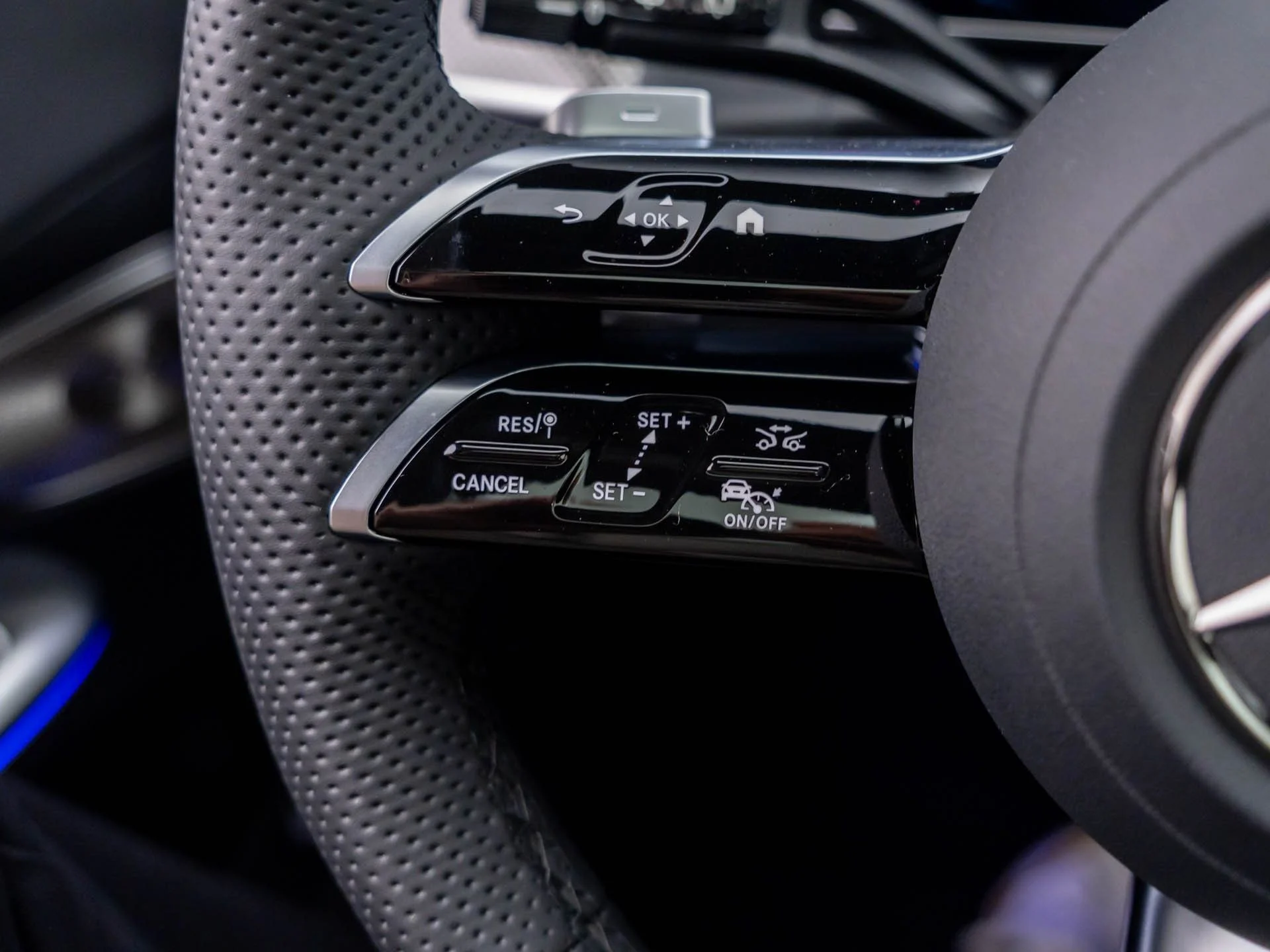New 2027 Black Mercedes-Benz GLC 300 image 25
