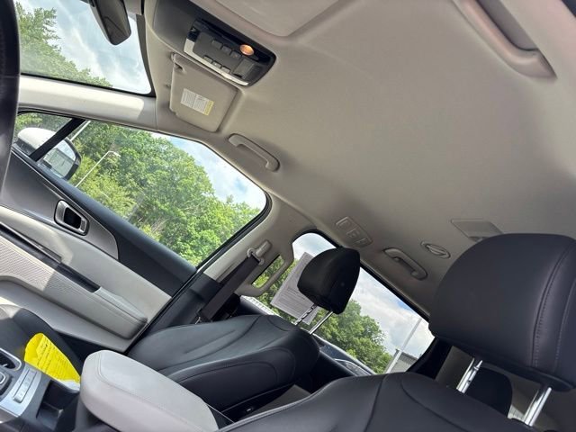 Used 2024 Snow White Pearl Kia LX image 16