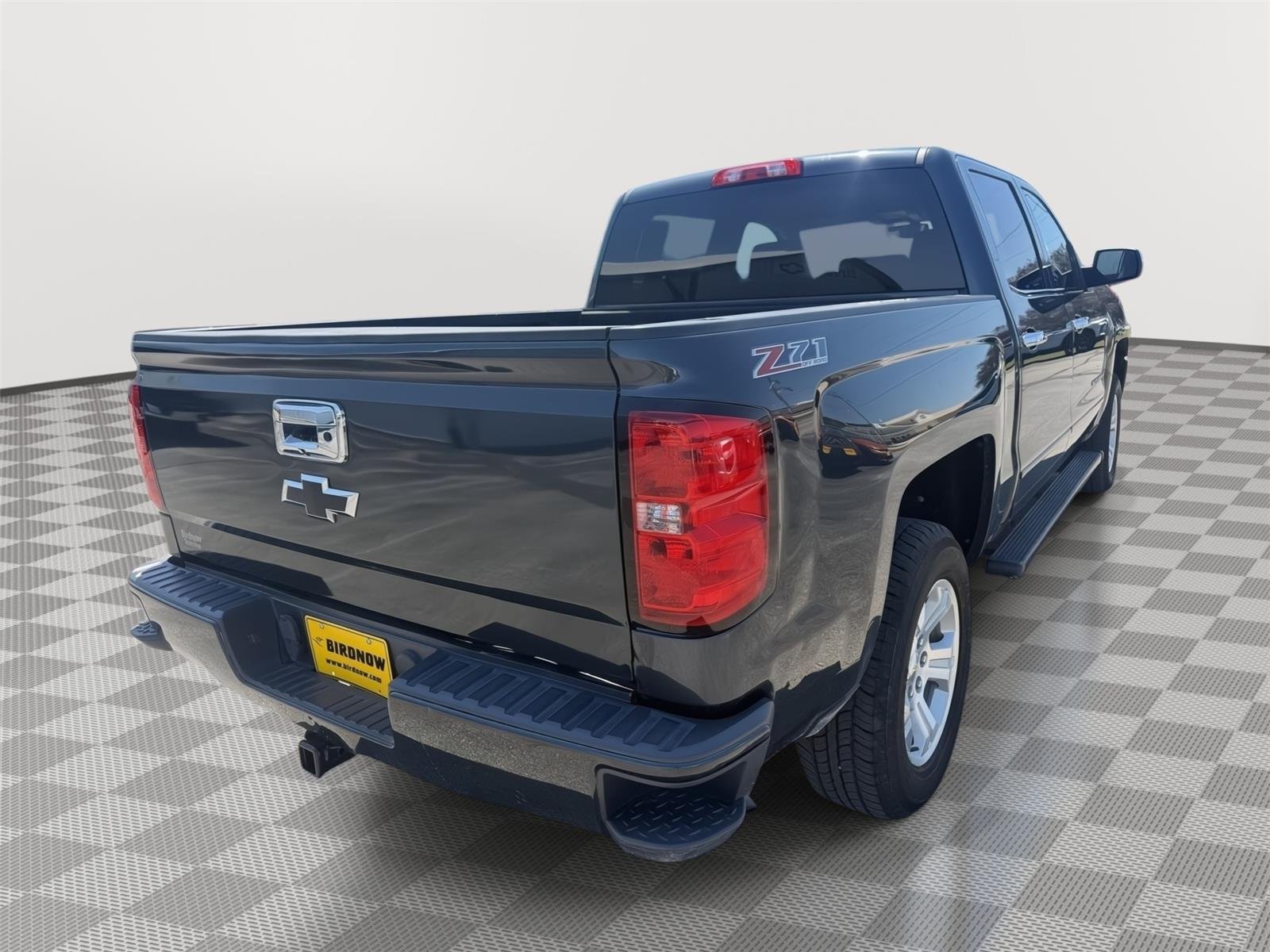 Used 2017 GRAPHITE METALLIC Chevrolet LT image 9