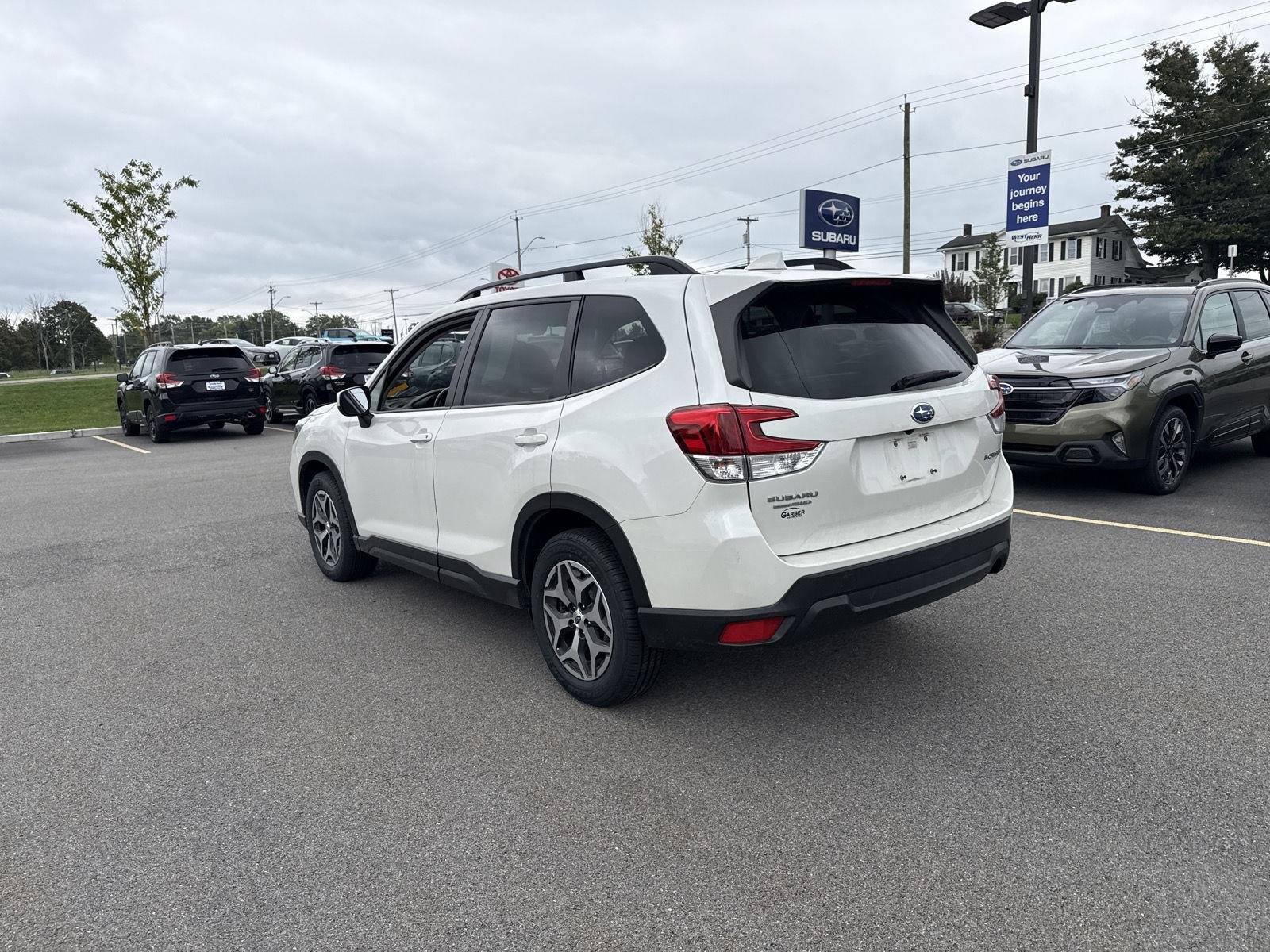 Used 2020 Crystal White Pearl Subaru Premium image 5