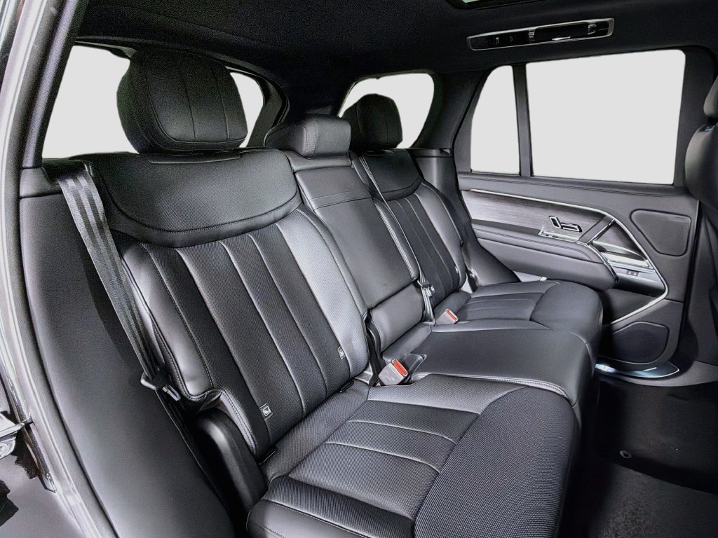 New 2027 Santorini Black Land Rover SE image 29