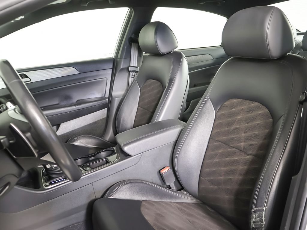 Used 2019 Silver Hyundai Sport image 25