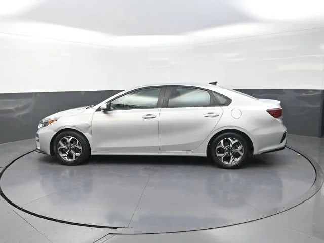 Used 2021 Silver Kia LXS image 4