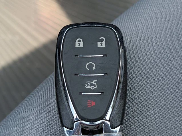 Used 2025 Summit White Chevrolet LT image 28