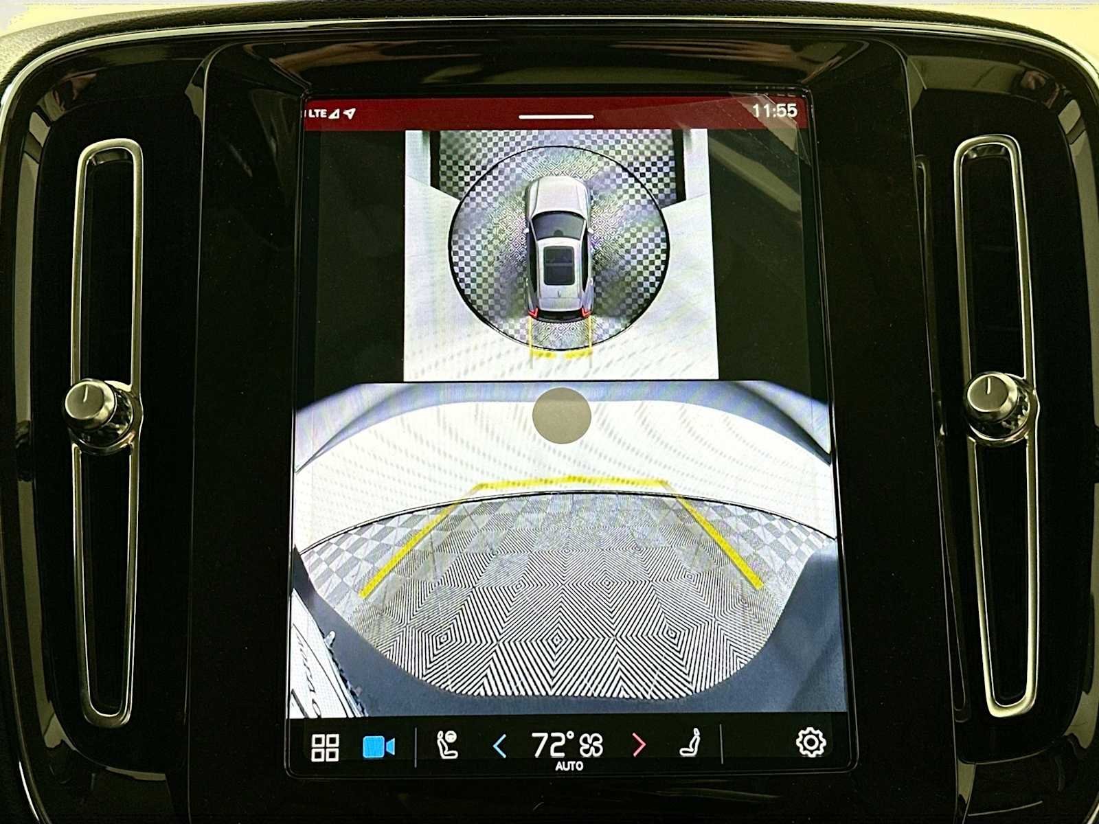 2025 Volvo XC40 Plus - Photo 12