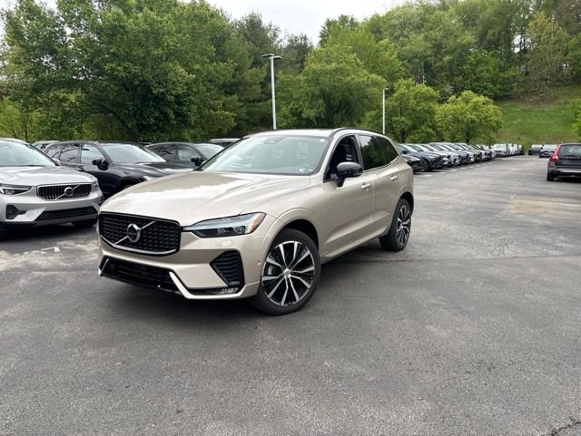 2024 Volvo XC60 B5 Plus Dark Theme AWD's photo