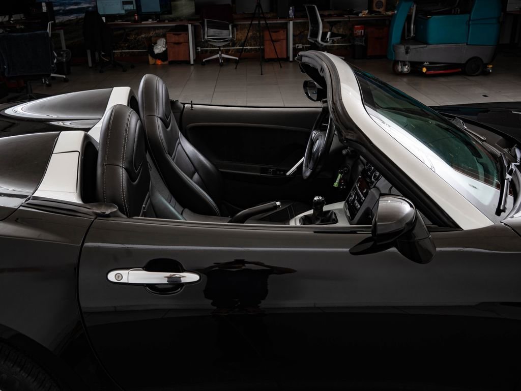 Used 2007 Black Onyx Saturn  image 23