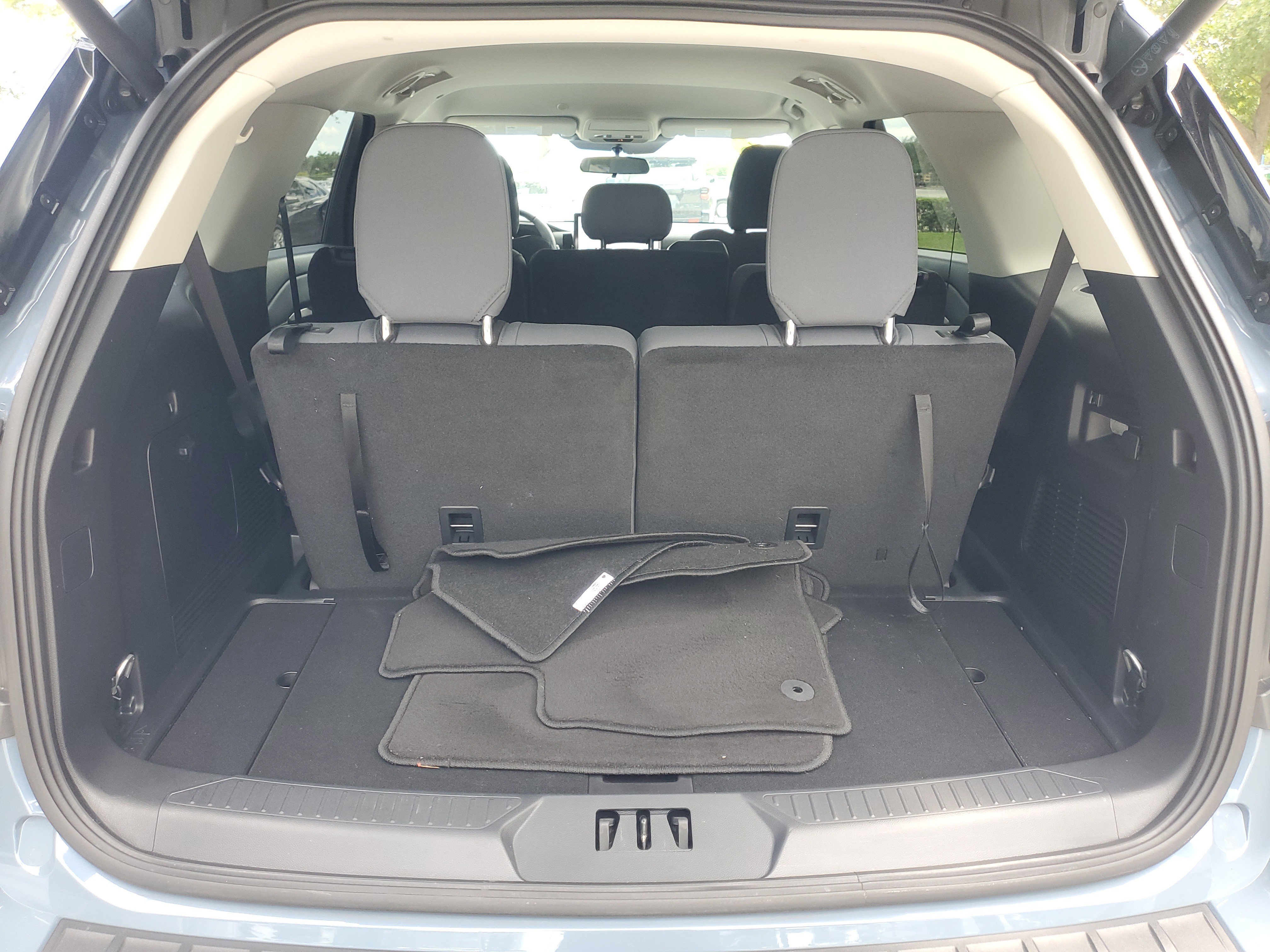 Used 2025 Vapor Blue Ford Active image 9