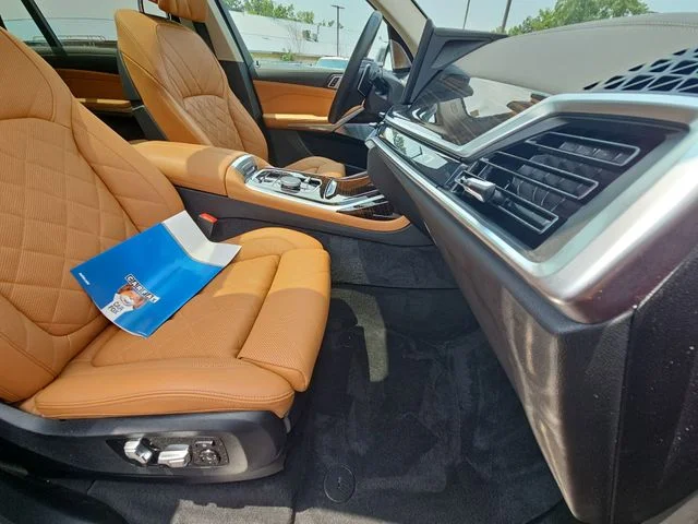 Used 2025 Red BMW xDrive40i image 32