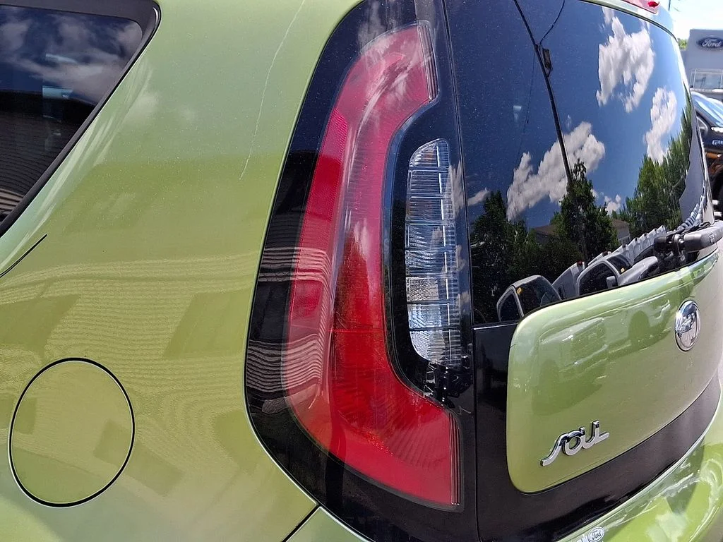 Used 2014 Green Kia Base image 28
