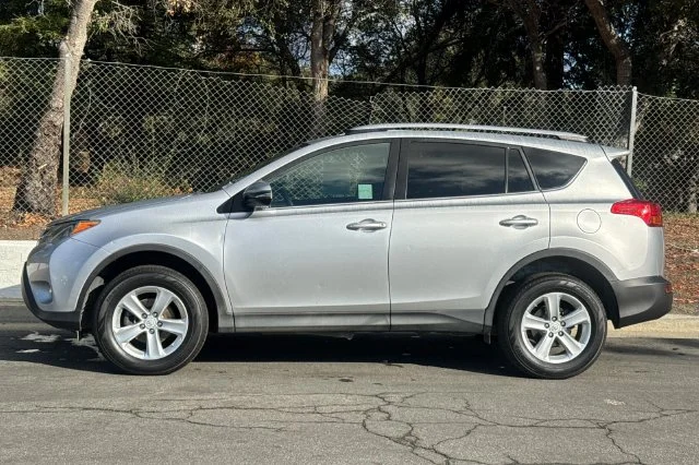 Used 2014 Silver Toyota XLE image 7