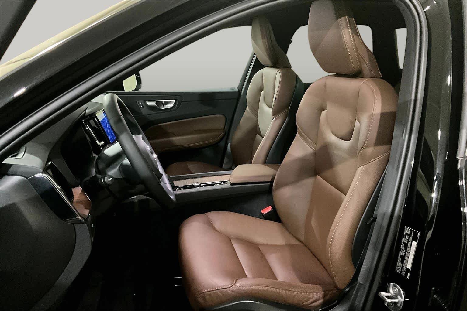 Used 2023 BLACK Volvo Plus Bright Theme image 8