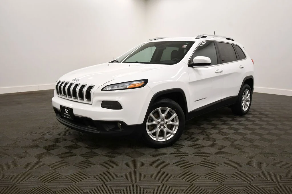 Used 2018 Jeep Cherokee Latitude Plus with VIN 1C4PJLLB5JD504435 for sale in Rochester, Minnesota