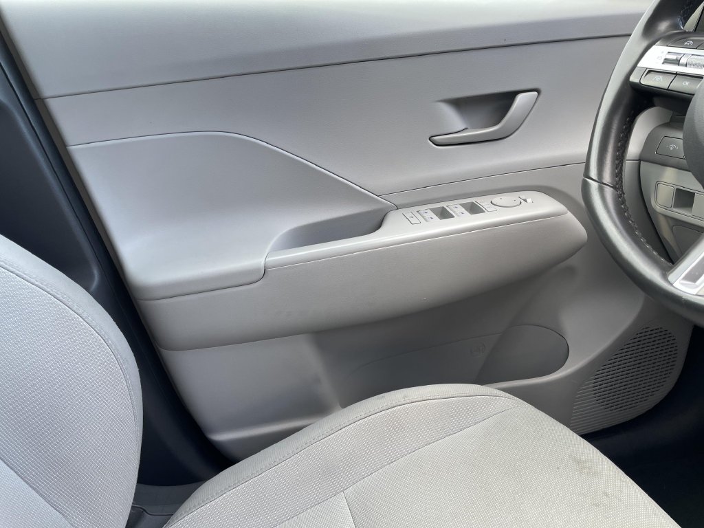 Used 2025 White Hyundai SEL image 14