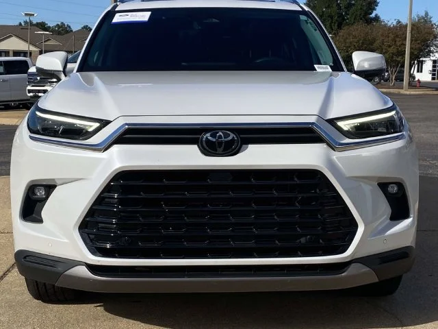 Certified Used 2025 Pearl Toyota Limited image 7