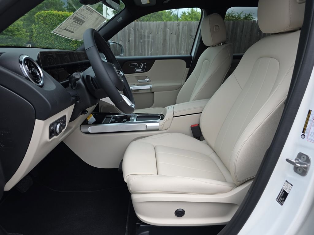 New 2026 White Mercedes-Benz GLB 250 image 10
