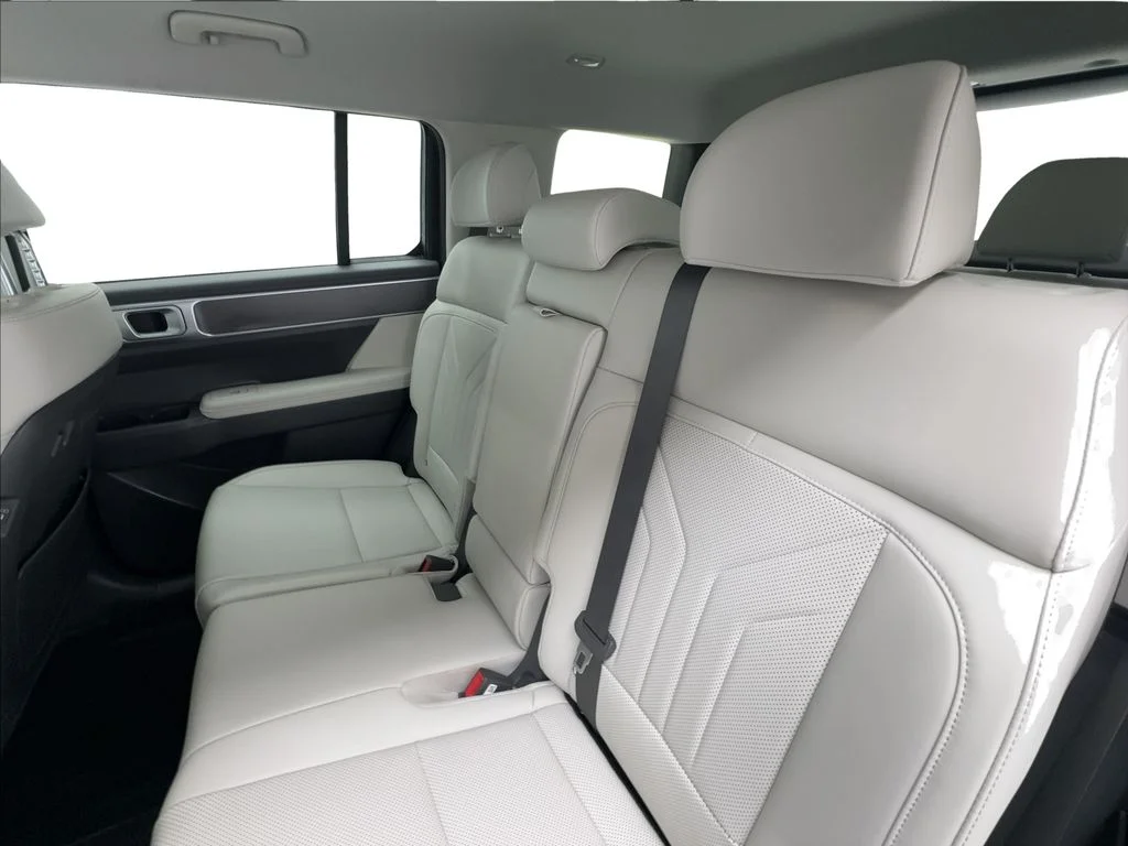 Used 2026 White Hyundai SEL image 26