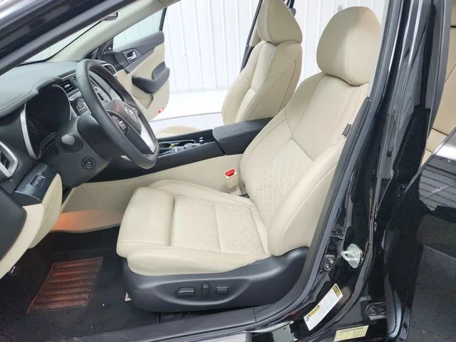 Used 2022 Black Nissan Platinum image 20