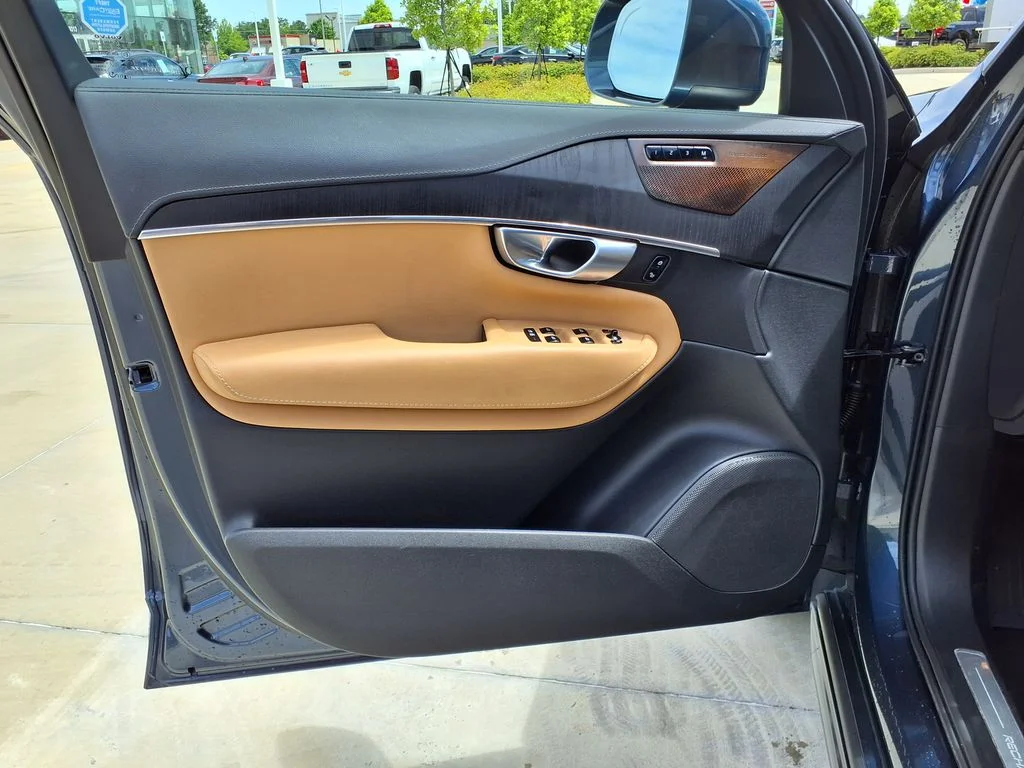 Certified Used 2024 Blue Volvo Ultimate image 14