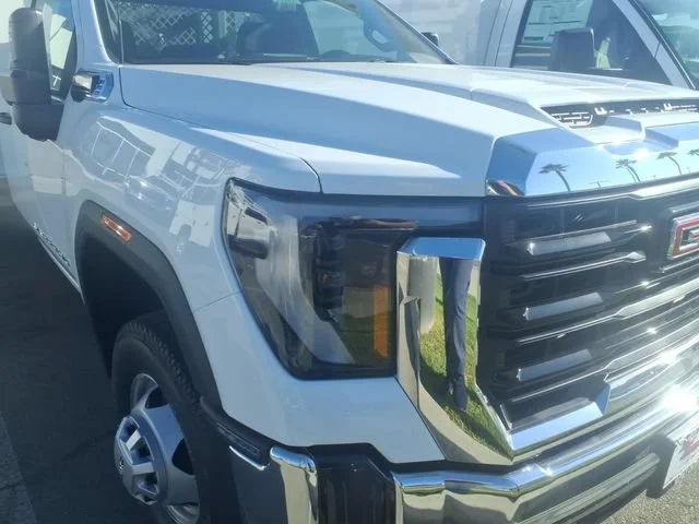 New 2026 Summit White GMC Pro image 2