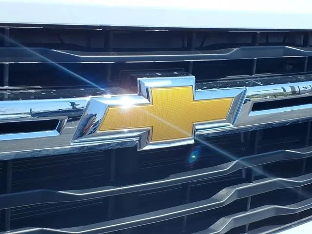 Used 2025 Summit White Chevrolet LT image 26