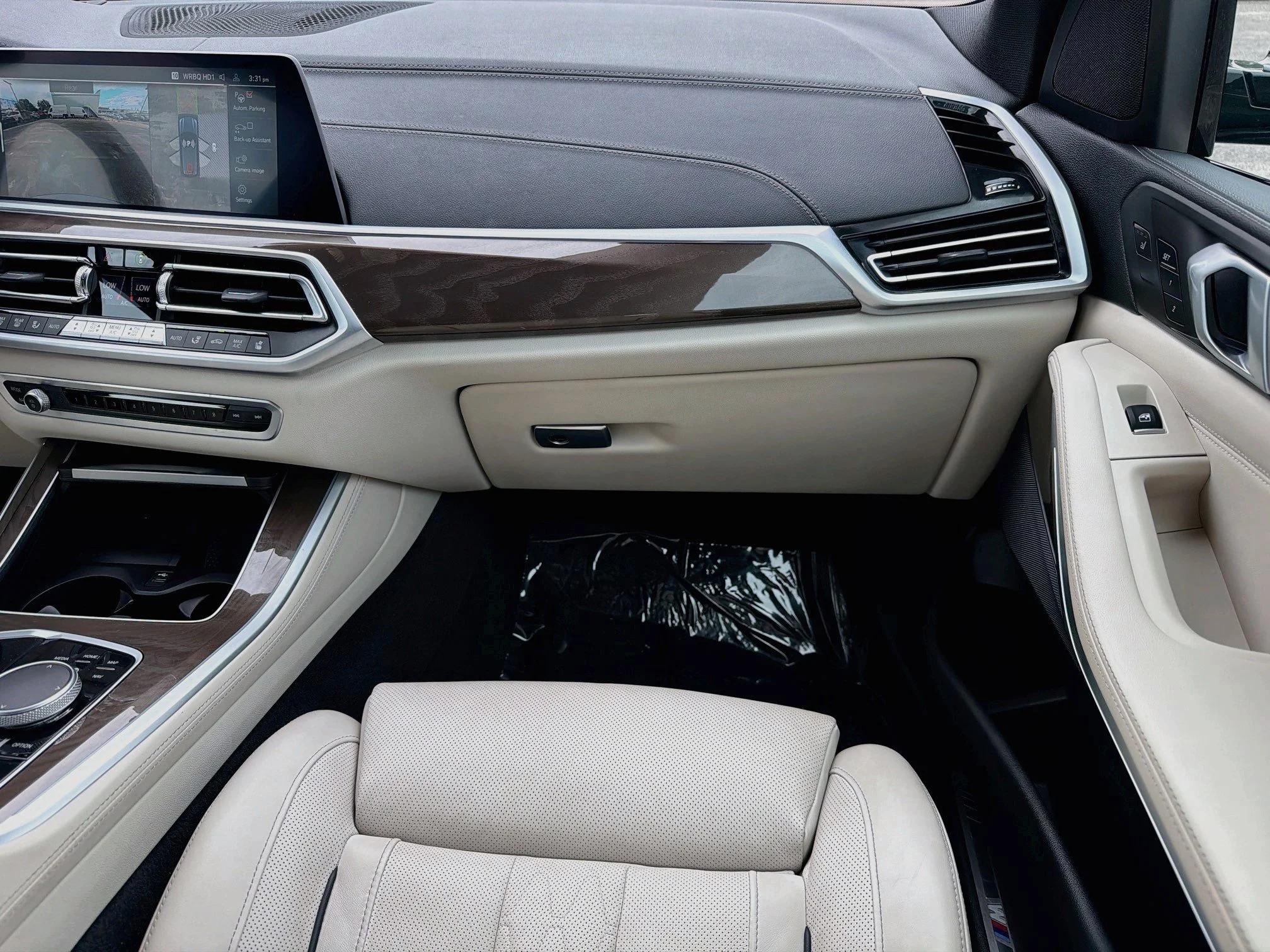 Used 2022 Arctic Grey Metallic BMW sDrive40i image 18