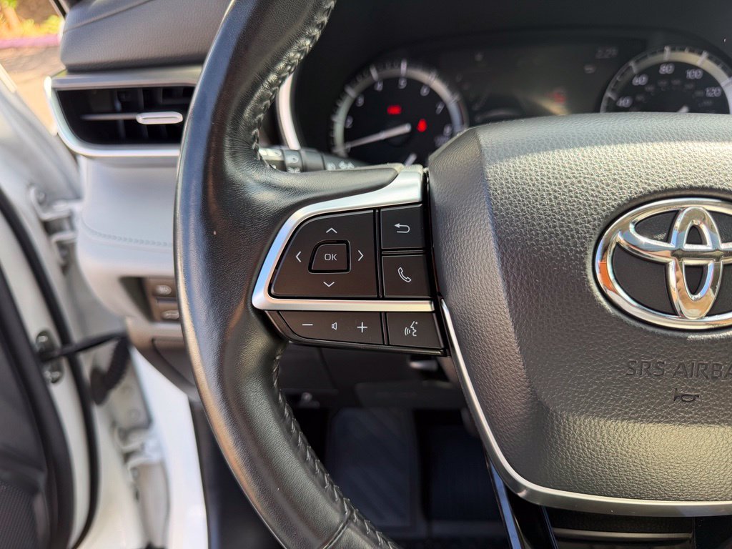 Used 2021 White Toyota XLE image 16